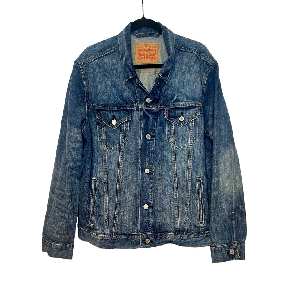 Levi’s Men’s Trucker Jean Jacket. Size Large. Gently Used.